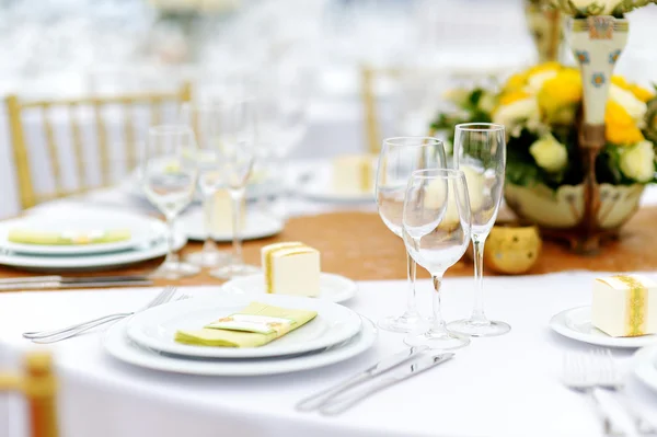 Tisch für eine Event-Party gedeckt — Stockfoto