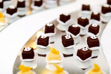 Güzel tatlılar, tatlılar masada