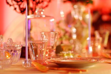 Bir olay partisi için tablo ayarlandı