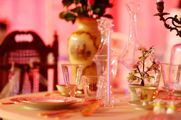 Bir olay partisi için tablo ayarlandı