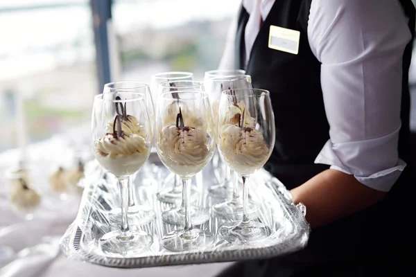 Traditionele Italiaanse roomkaas dessert — Stockfoto