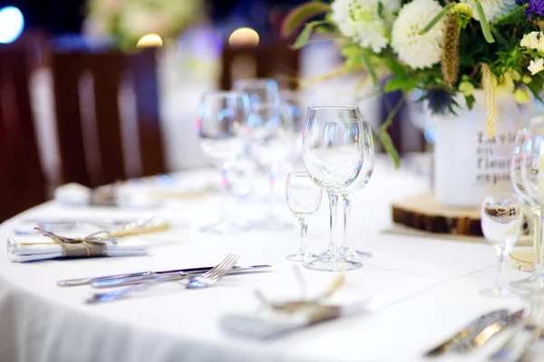 Conjunto de mesa para uma festa de evento ou recepção de casamento — Fotografia de Stock