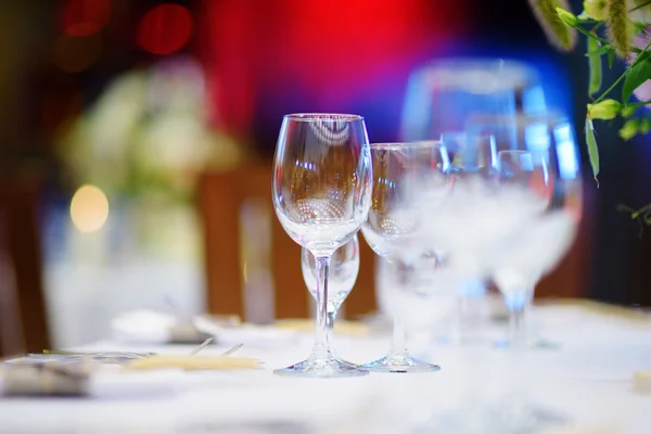 Ensemble de table pour une fête d'événement ou une réception de mariage — Photo