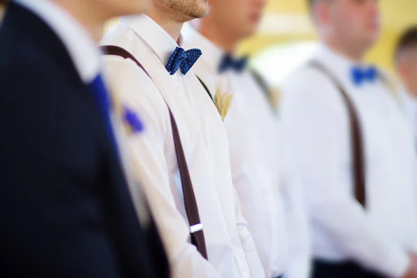 Groomsmen tijdens de ceremonie van het huwelijk — Stockfoto