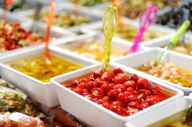 İtalya piyasada çeşitli zeytin