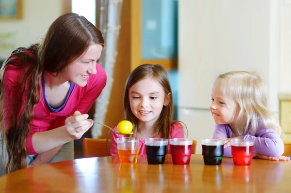 Mother and  daughters painting  Easter eggs — Stock Photo, Image