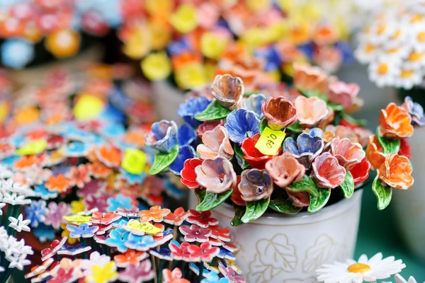 七彩陶瓷花朵 — 图库照片