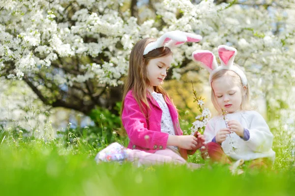 Sisters having fun on Easter day — Stock Photo, Image