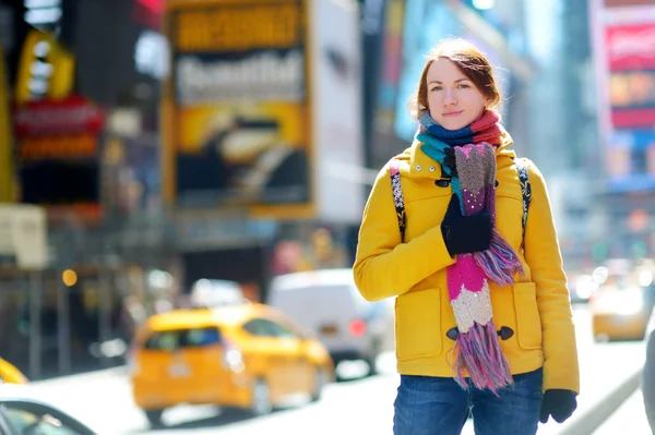 Turismo de mujeres en Times Square — Foto de Stock