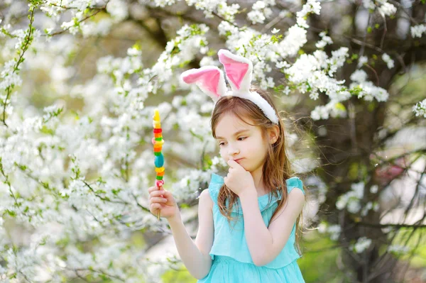 Ragazzina con le orecchie da coniglio — Foto Stock