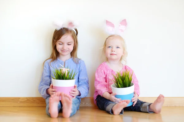 Sisters wearing bunny ears on Easter — Stock Photo, Image
