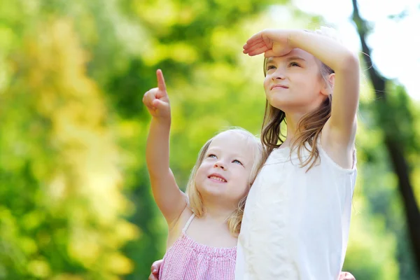 Two little sisters — Stock Photo, Image