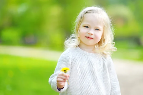 Retrato de menina bonito — Fotografia de Stock