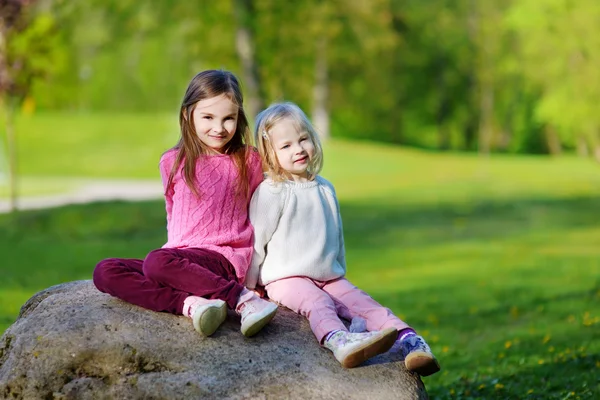 Zusters plezier samen — Stockfoto