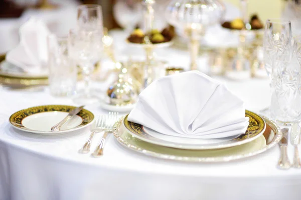 Tafel set voor feestelijke gebeurtenis — Stockfoto