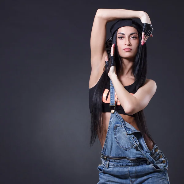 Porträt der schönen Tänzerin im Hip-Hop. — Stockfoto