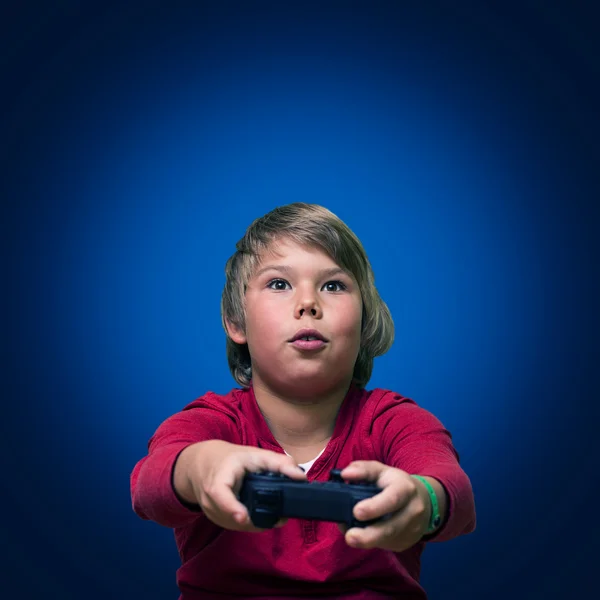 Menino jogar jogos de computador . — Fotografia de Stock