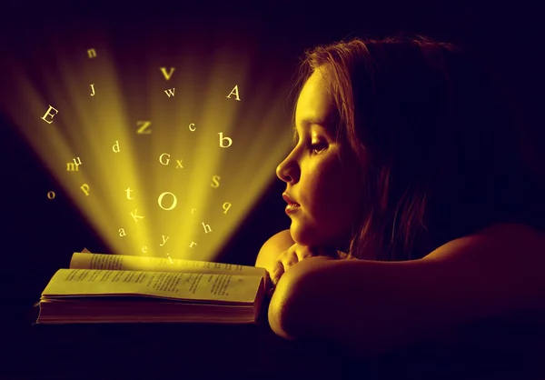 Girl reading Book — Stock Photo, Image