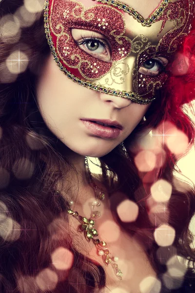 Mulher mascarada de máscara — Fotografia de Stock