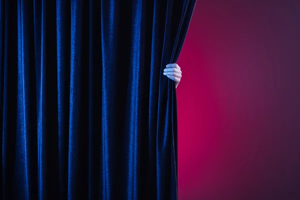 Hand opening red curtain — Stock Photo, Image