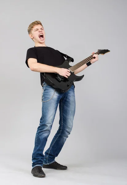 Muzikant die gitaar speelt — Stockfoto