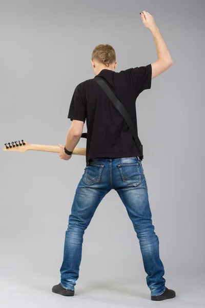 Muzikant die gitaar speelt — Stockfoto