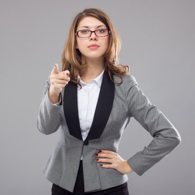 İş kadını ciddiye el parmak