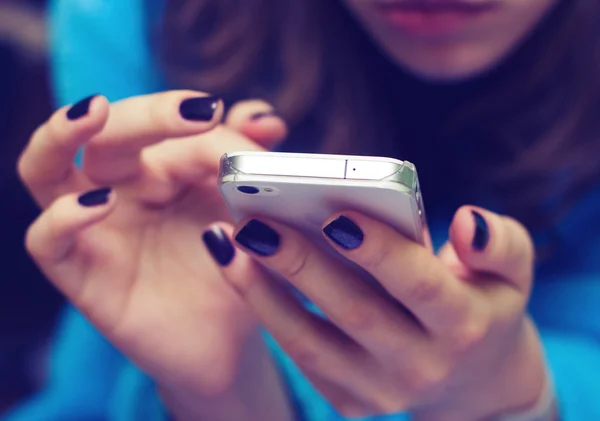 Female hands with mobile phone — Stock Photo, Image