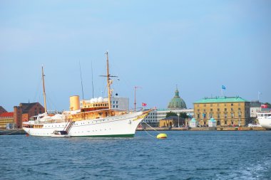 The Royal ship is in the harbour in front of Amalienborg in Cope