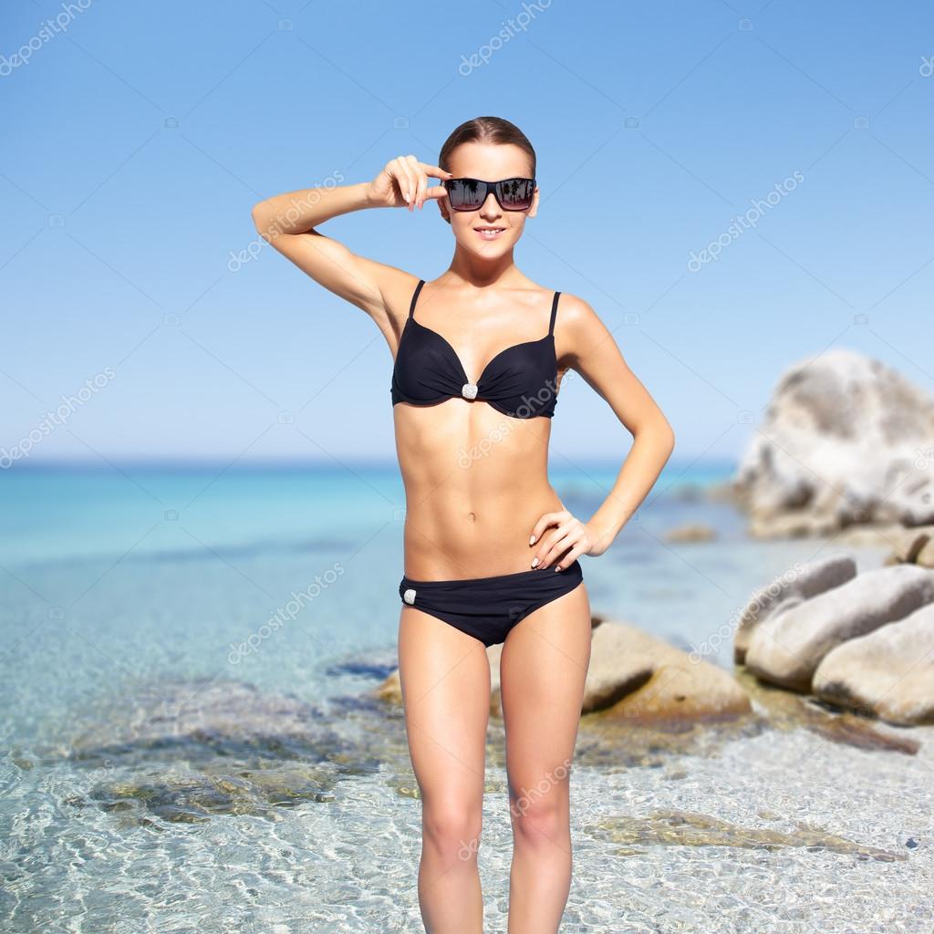 海背景でビキニで美しい女性 ストック写真 C Zastavkin