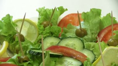 Yaprakları ve karides salatası