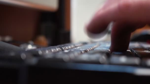 Male hands typing on keyboard — Stock Video