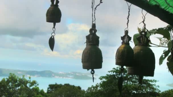 Kleine bronzene buddhistische Glocken — Stockvideo