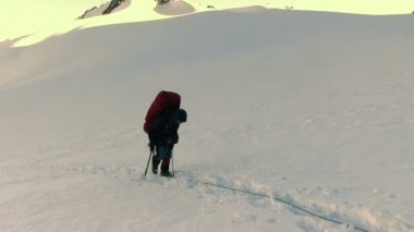 En yüksek dağı dağcı. 