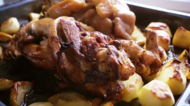 Kızarmış domuz bacağı ızgara