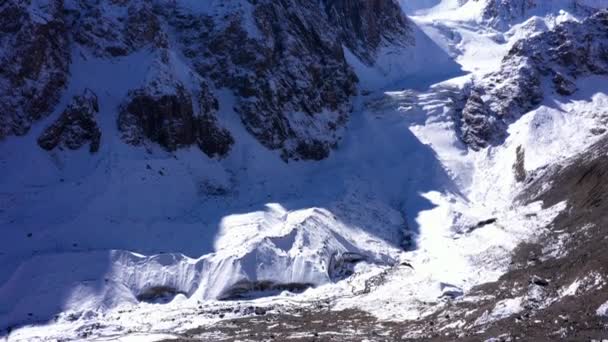 Video Una Toma Aérea Del Pico Nevado Montaña Altai — Vídeos de Stock