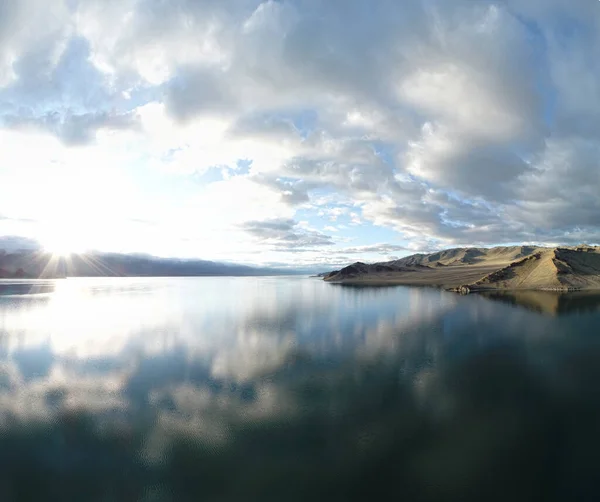 Ciel Nuageux Soirée Reflète Dans Tolbo Nuur Lak — Photo