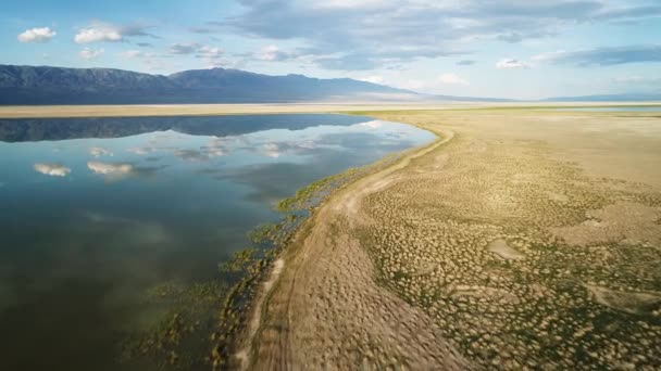 Pemandangan Udara Dari Danau Dan Pegunungan Mongolia — Stok Video