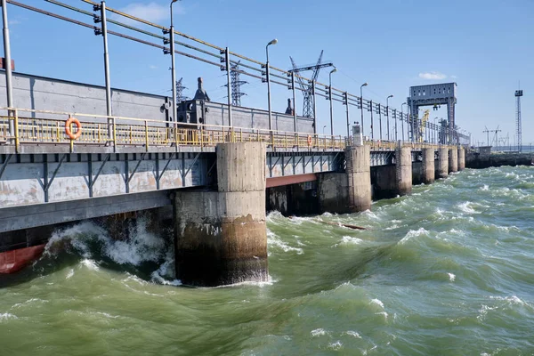 Novosibirsk水电站是位于奥布河上的一座水电站 奥布河上唯一的水电站 — 图库照片