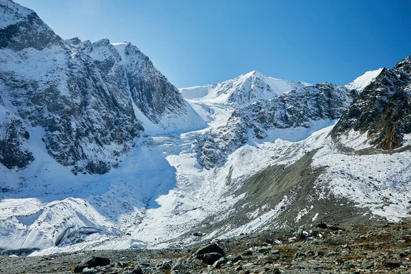 Buzullarla Kaplı Yüksek Dağlar — Stok fotoğraf