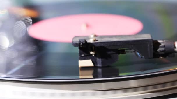 Close Footage Rotating Vinyl Disc Turntable Needle — Stock Video