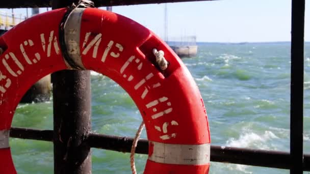 Roter Rettungsring Pier — Stockvideo