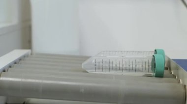 NOVOSIBIRSK RUSSIA, - 20 Mayıs 2021: Biyolojik merkez, modern bilim laboratuvarı. 