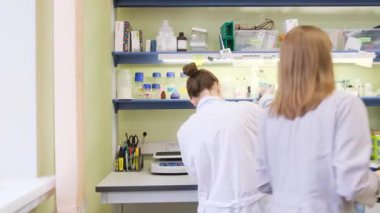 NOVOSIBIRSK RUSSIA, - 20 Mayıs 2021: Biyolojik merkez, modern bilim laboratuvarı. 