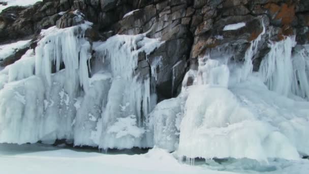 Icicles on rock — Stock Video