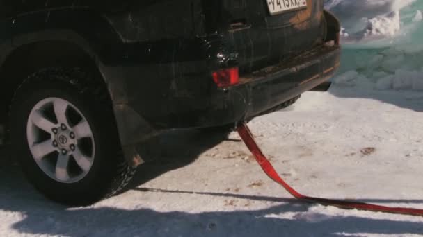 Автомобіль з буксирування мотузку — стокове відео