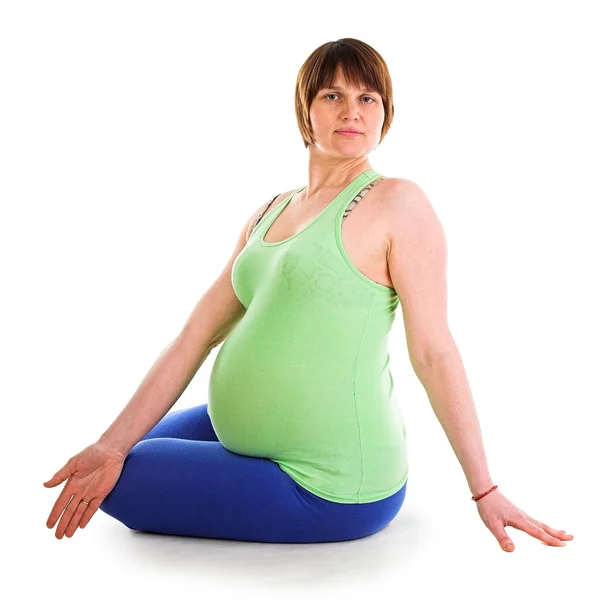 Terhes nő jógázik — Stock Fotó