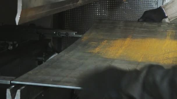 Metal bending with industrial press — Stock Video