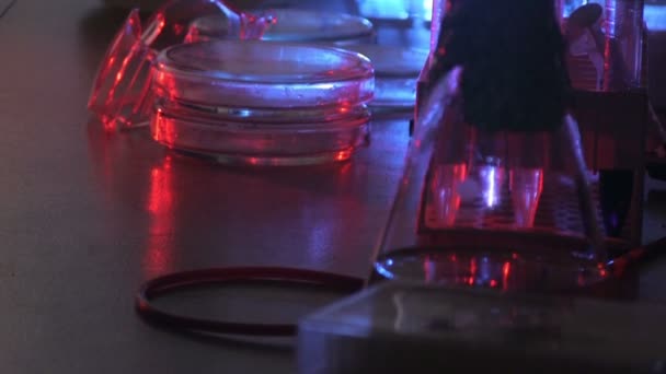 Темная лаборатория — стоковое видео