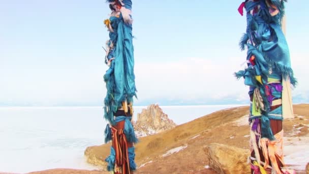 Шаманский столп на зимнем Байкале — стоковое видео